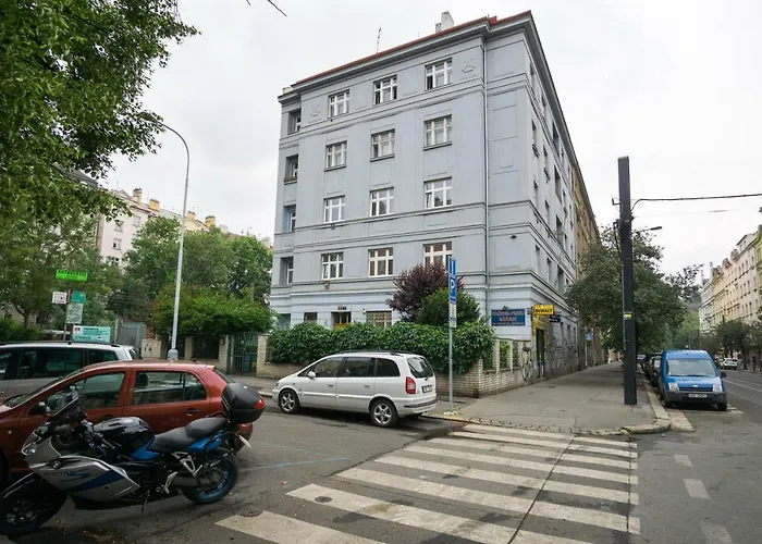 Apartment Four Year Seasons - Walkable To Centre, Metro And Riverside