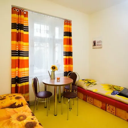 Apartment Four Year Seasons - Walkable To Centre, Metro And Riverside Prague Exterior photo
