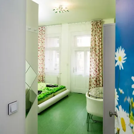 Apartment Four Year Seasons - Walkable To Centre, Metro And Riverside Prague Exterior photo