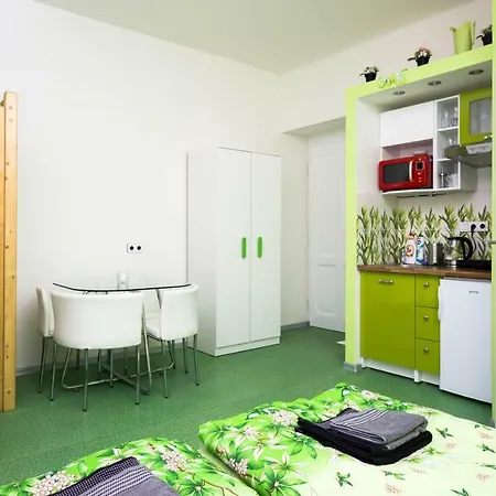 Apartment Four Year Seasons - Walkable To Centre, Metro And Riverside Prague Exterior photo