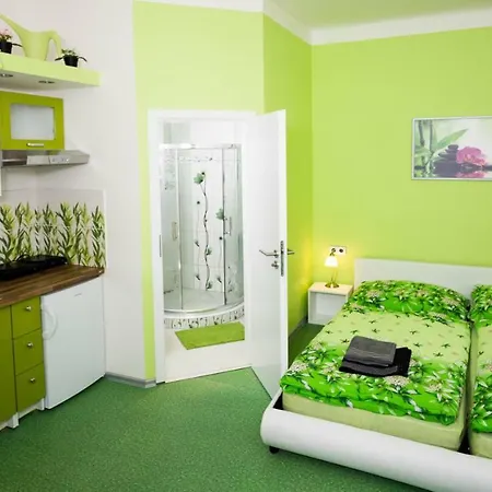 Apartment Four Year Seasons - Walkable To Centre, Metro And Riverside Prague Exterior photo