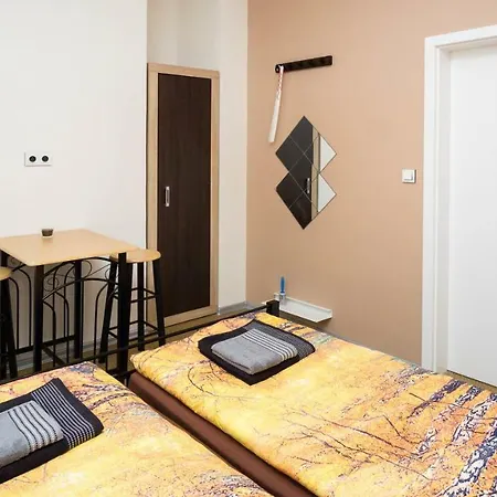 Apartment Four Year Seasons - Walkable To Centre, Metro And Riverside Prague Exterior photo