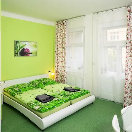 Apartment Four Year Seasons - Walkable To Centre, Metro And Riverside Prague Exterior photo