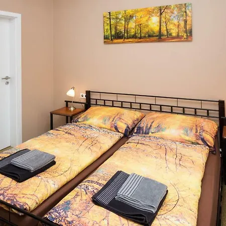 Apartment Four Year Seasons - Walkable To Centre, Metro And Riverside Prague Exterior photo